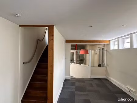 local 241 m² calais