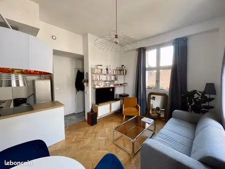 superbe 2 pièces place du lion d'or coeur vieux-lille