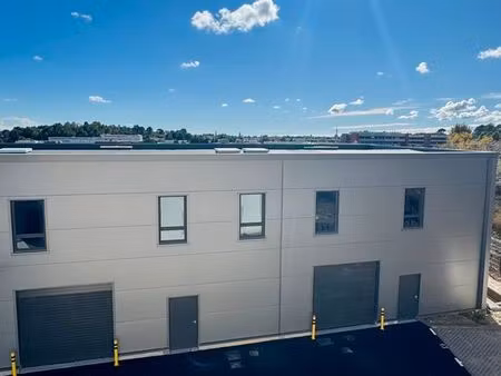 location local d'activité / entrepôt 197m2 + bureaux