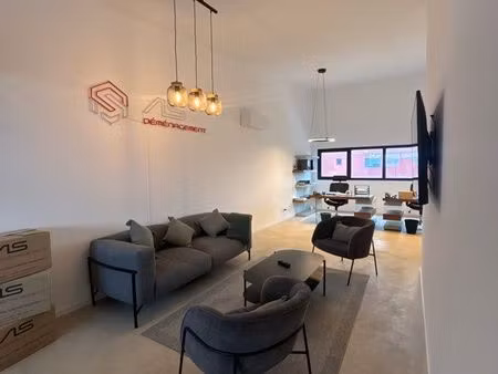 dépôt / entrepôt / bureau