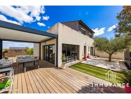 villa 7 pièces 160 m²