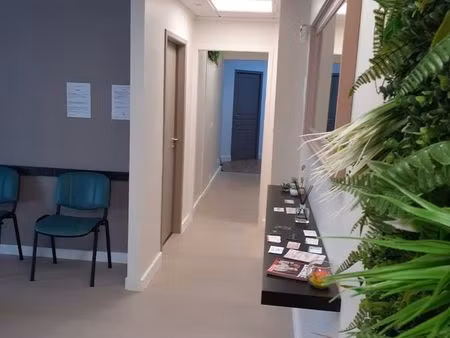 location cabinet 330 euros cc libre