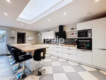 maison 7 pièces 200 m²