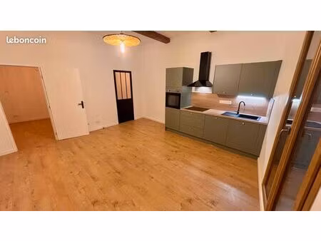 t3 rénové – balcon – centre de poussan