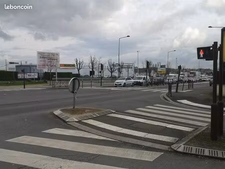 boutique 325 m² villeneuve le roi