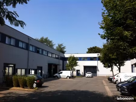 bureau meublé bien placé. toutes charges incluses