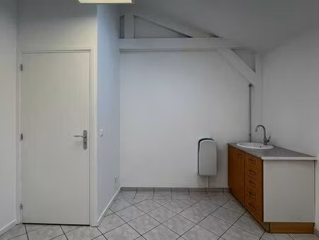 local professionnel 12 m² - zfu - idéal esthetique – roubaix (place de la fraternité)