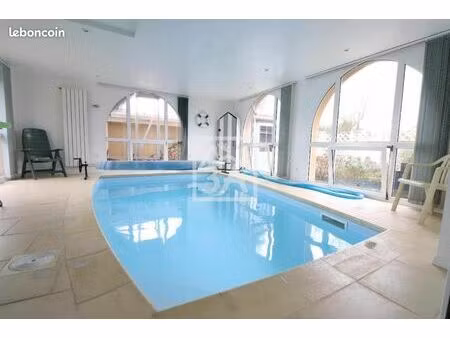 pavillon 7 pièces 195 m²