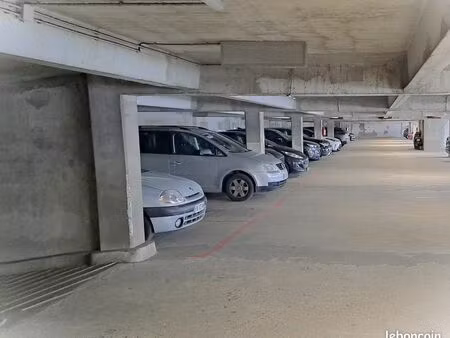 a vendre place de parking 13m2  possibilité de boxer