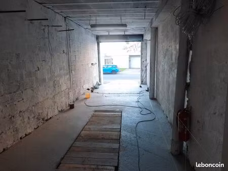 loue hangar garage 40m2 porte haute 3 metres