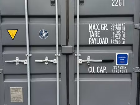 loue containers 20 pieds box sur terrain privé accès par portail électrique caméra seras i