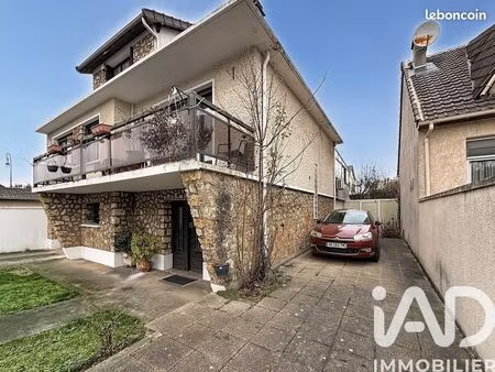 maison 9 pièces 239 m²