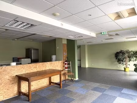 boutique 147 m² calais