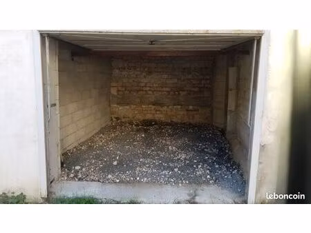garage 14 m2 centre ville de pontoise