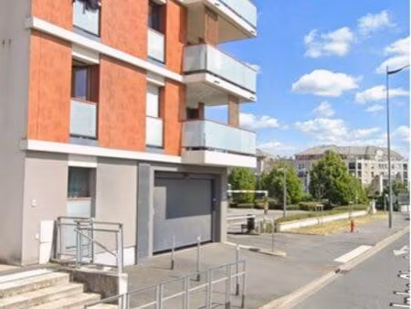 loue place de parking soa liesse