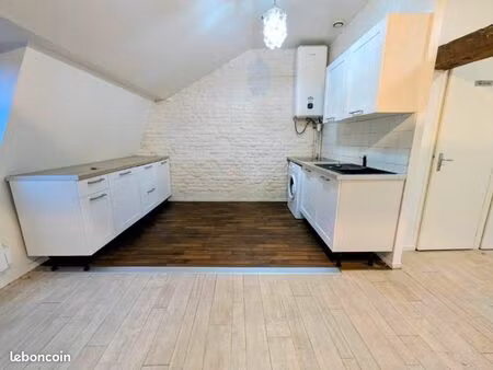 joli t3 mansardé- très bon état- disponible