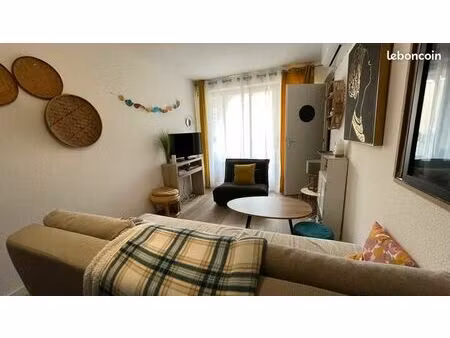 t2 meublé 36 m² - cœur de ville - parking