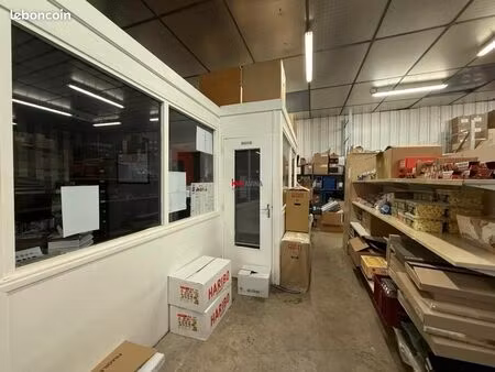 local industriel 800 m²