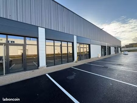 local commercial 352 m² le thillay