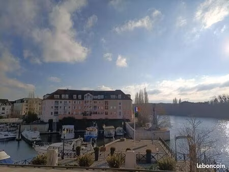 tres bel appartement au port de cergy