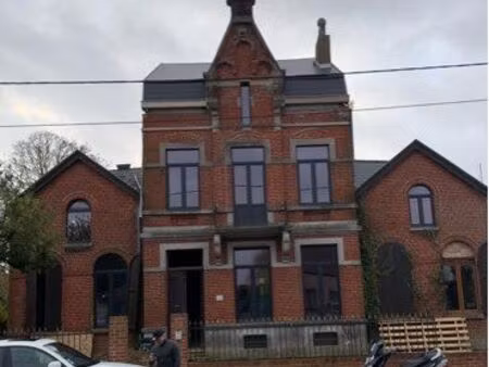 manoir entièrement rénové à estaimpuis – 440 m² – 8 pièces – 6 chambres