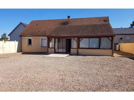 location maison  m² t-3 à saint-cosme-en-vairais  780 €