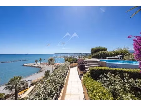 proche nice - penthouse d’exception avec piscine privative face à la mer