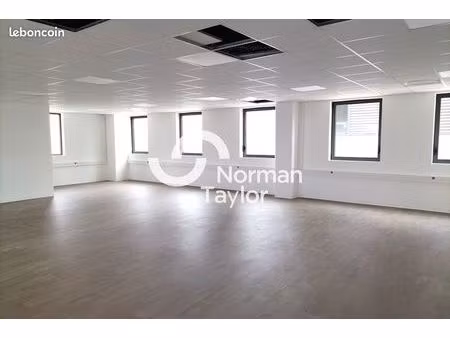 bureaux 791 m²