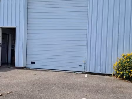 local d'activités/entrepôt/bureaux/atelier à louer
