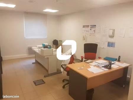 bureau 240 m²