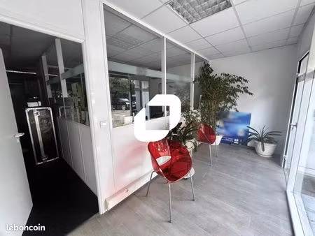 local d'activité 318 m²