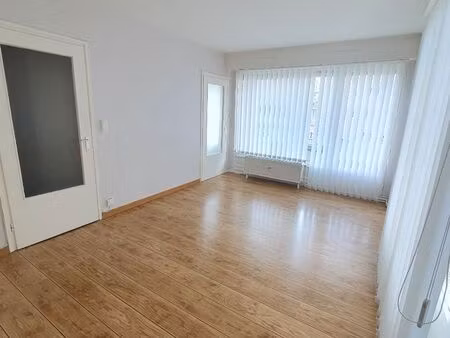 studio t1 bis lumineux balcons  place de parking privée  cave dans résidence sécurisée pro