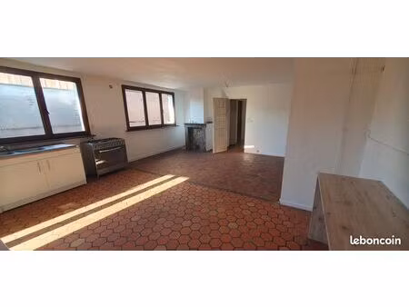 maison individuelle avec cour et jardin