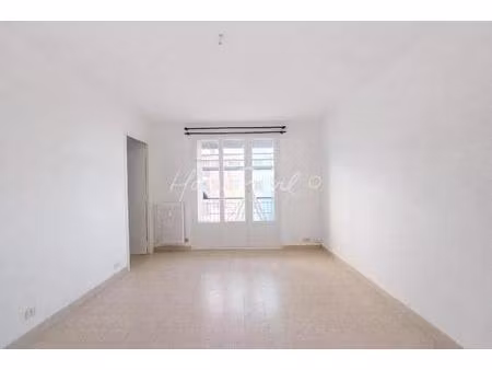 3 pieces 55 m² balcons parking