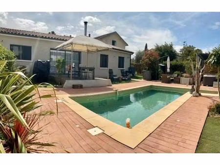 élégante villa avec piscine – adresse prisée à limoux