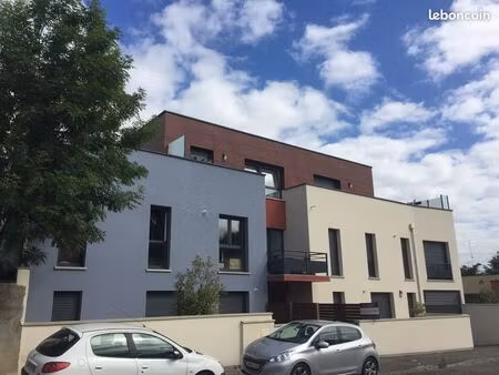 rare - f3 en attique (dernier étage) - terrasse 80 m² sud - extérieur suspendu