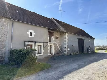 maison jumelée avec diverses dépendances et terrain de 4000 m²