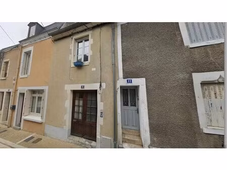 maison de ville à rafraichir dans le centre de le blanc