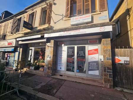 ensemble immobilier avec 2 commerces et habitations