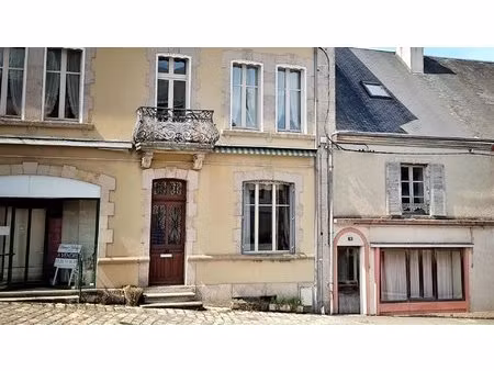 quatre bâtiments offrant un fort potentiel au cœur d'une ville en plein essor