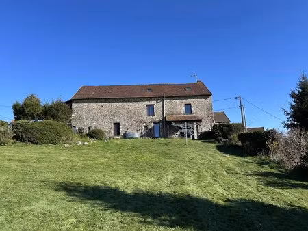 maison de campagne individuelle de 4 chambres magnifiquement présentée