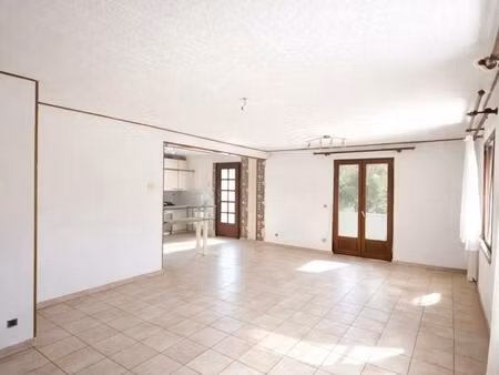 pavillon individuel de 145 m² – jardin 1 000 m² – sous-sol complet