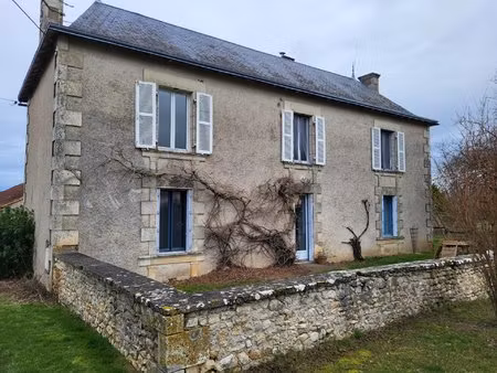 ensemble de deux maisons  écuries  dépendances et pâturages 1 5 ha
