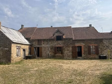 jolie maison de hameau à saint-benoît-du-sault  jardin et dépendance