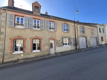 une grande maison de ville de 4 chambres