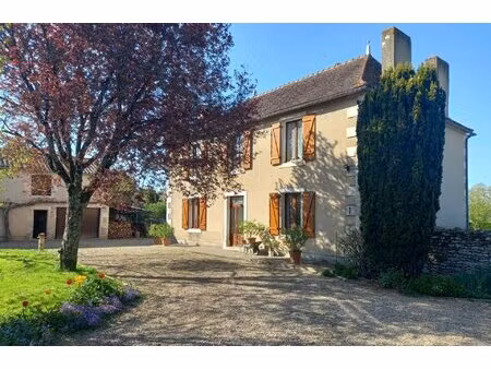 ancien presbytère – 170 m² habitables – jardin clos  dépendance et charme