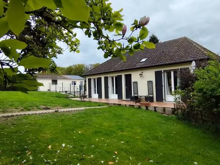 charmante maison de campagne de 3 chambres dans un petit hameau  avec terrain.