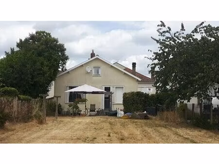 charmante maison familiale à mézières-sur-issoire