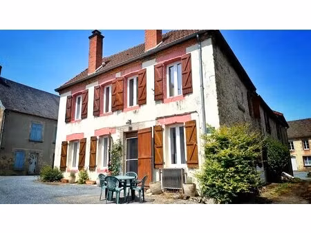 maison spacieuse au cœur d'un petit village