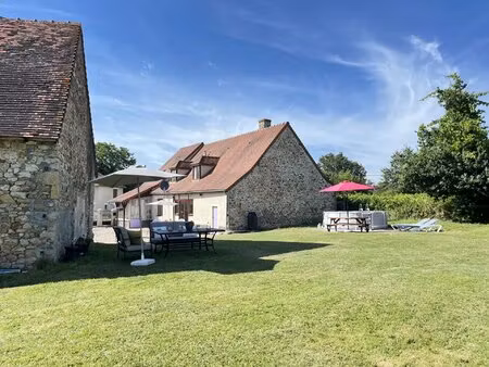 bon rapport qualité-prix! 4 chambres  2 salles d'eau  granges et jardin!